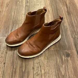 Vionic Boots with Sneaker Sole Brown Velcro Excellent Condition